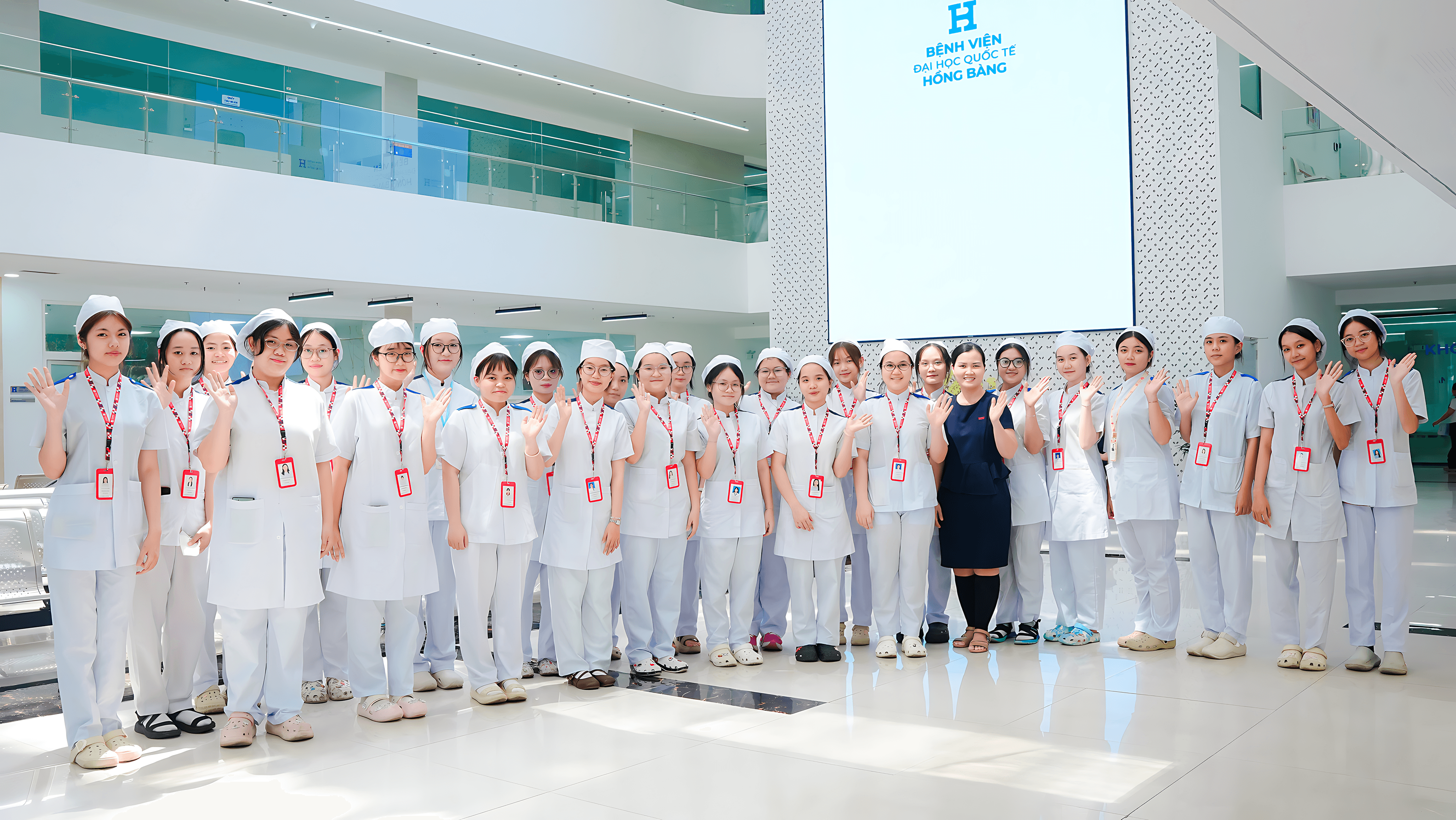 Sinh viên năm nhất Khoa Điều dưỡng - Hộ sinh tham quan Bệnh viện Đại học Quốc tế Hồng Bàng!